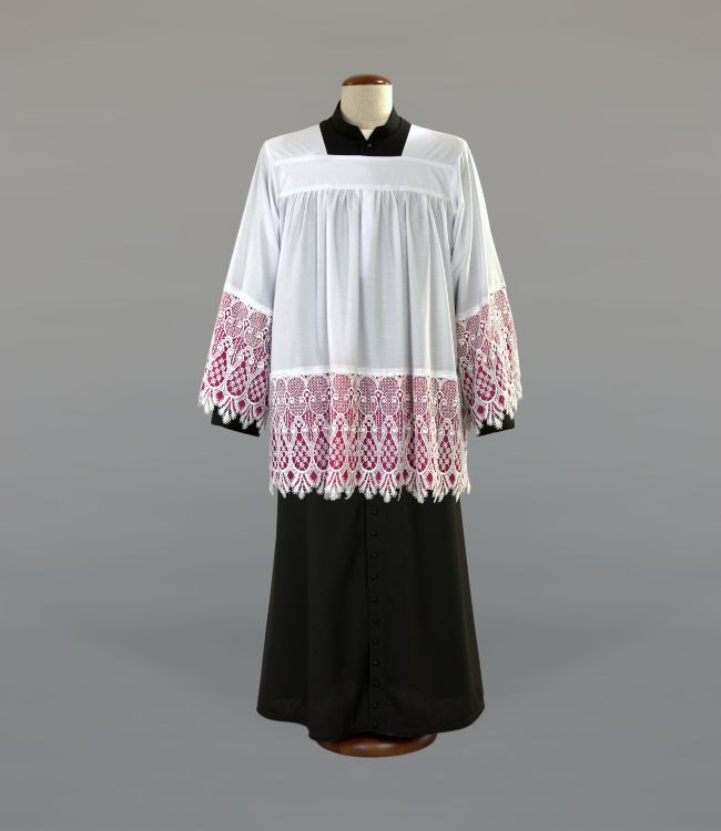 Komża kapłańska ze zdobioną bawełnianą gipiurą i podbitką kanonicką (27)