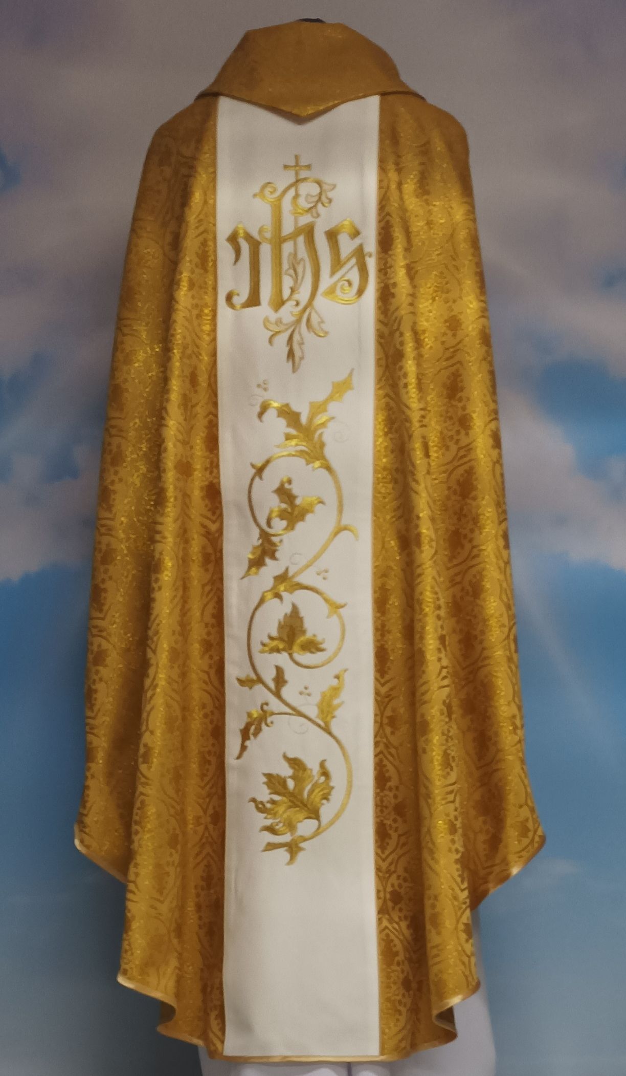 Ornat haftowany wielkanocny - Chrystus Zmartwychwstały (T2) - zdjęcie 2 - Ornat haftowany wielkanocny - Chrystus Zmartwychwstały (T2)