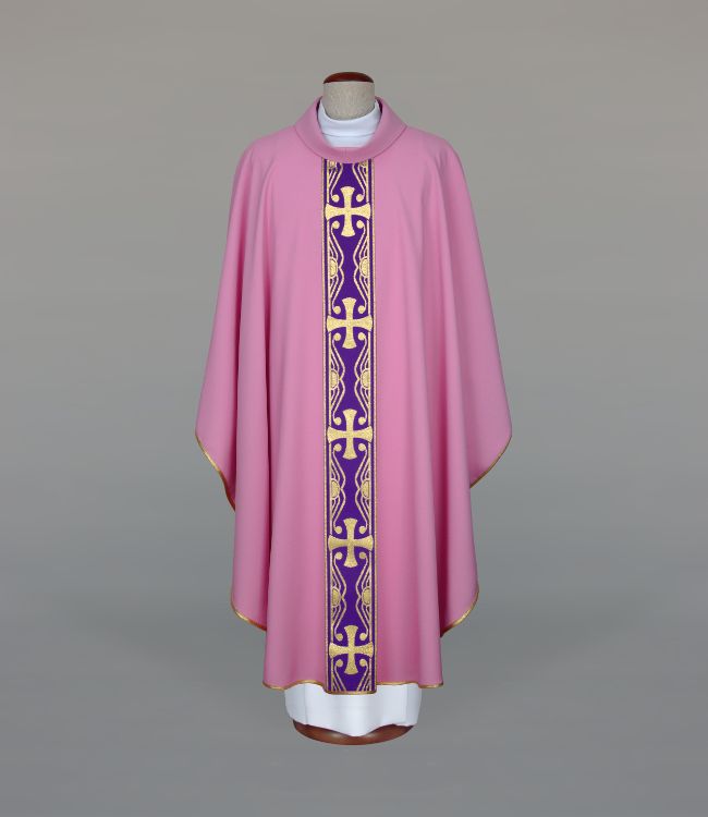 Ornat różowy z tkanymi pasami (A1)