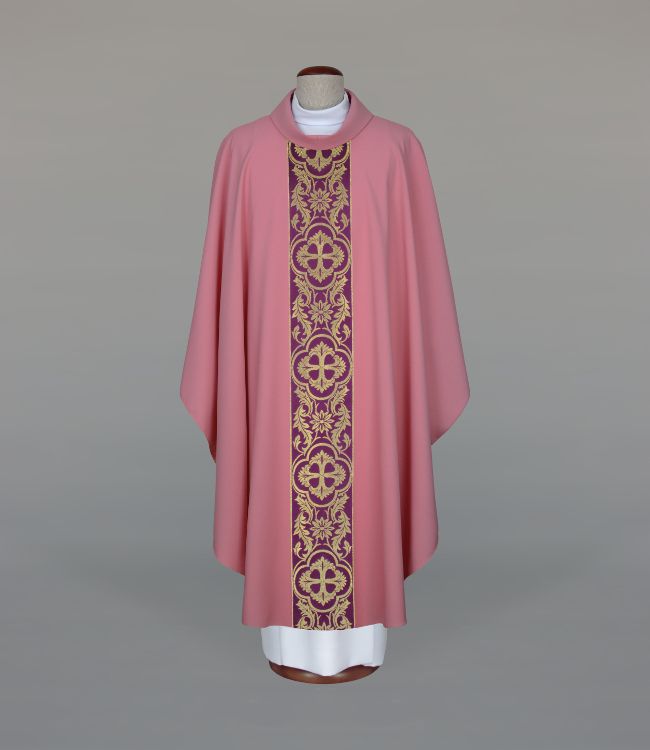 Ornat różowy z tkanym pasem (A8)
