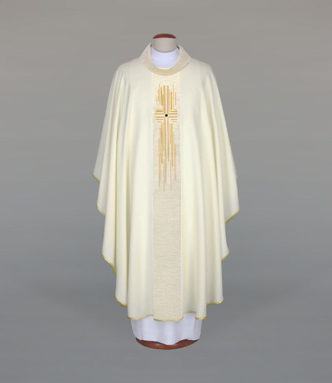 Ornat haftowany ecru z motywem krzyża (A24)