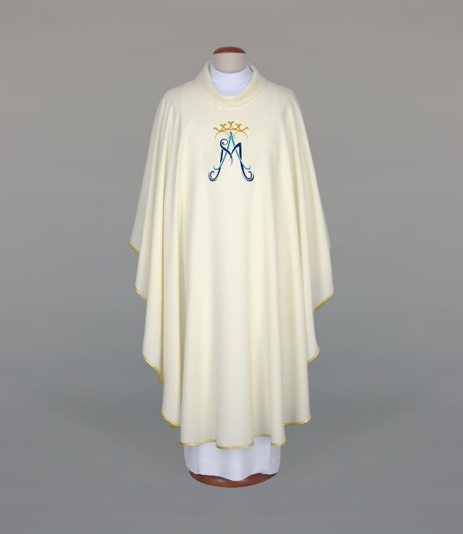 Ornat haftowany z motywem maryjnym (A30)