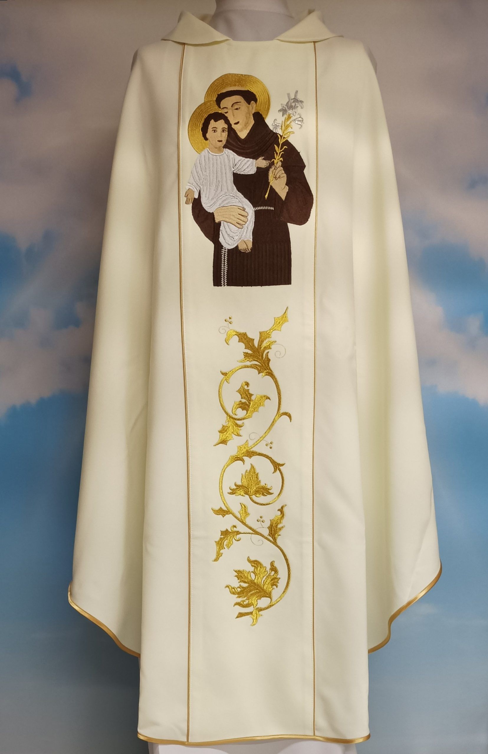 Ornat z wizerunkiem św. Antoniego - zdjęcie 2 - Ornat z wizerunkiem św. Antoniego