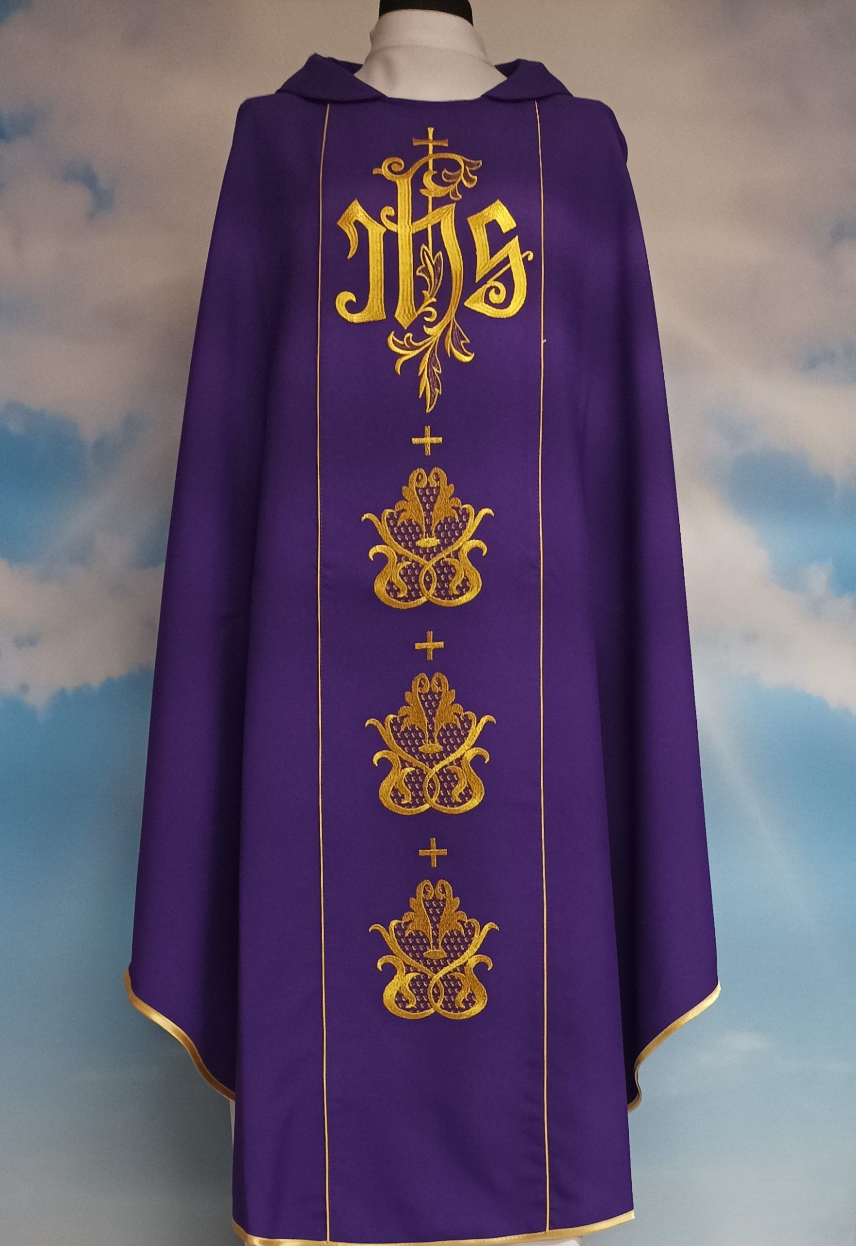 Ornat z komputerowo haftowanym pasem (2) - zdjęcie 2 - Ornat z komputerowo haftowanym pasem (2)