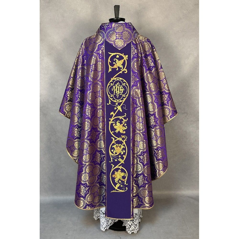 Ornat gotycki fioletowy, haftowany IHS (18K) - zdjęcie 4 - Ornat gotycki fioletowy, haftowany IHS (18K)