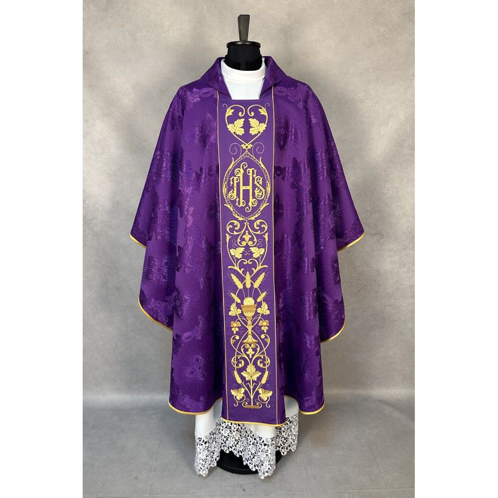 Ornat gotycki fioletowy, haftowany IHS (22K) - zdjęcie 2 - Ornat gotycki fioletowy, haftowany IHS (22K)
