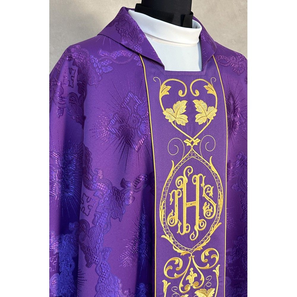 Ornat gotycki fioletowy, haftowany IHS (22K) - zdjęcie 3 - Ornat gotycki fioletowy, haftowany IHS (22K)