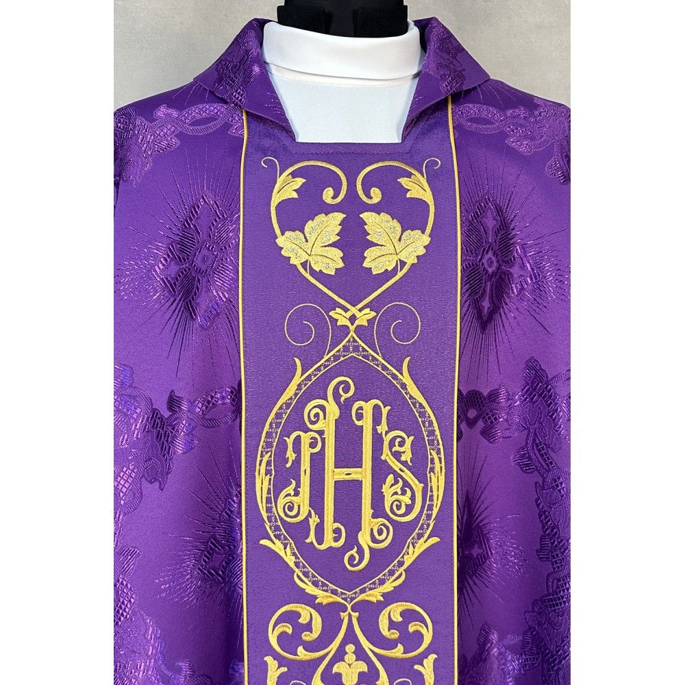 Ornat gotycki fioletowy, haftowany IHS (22K) - zdjęcie 4 - Ornat gotycki fioletowy, haftowany IHS (22K)