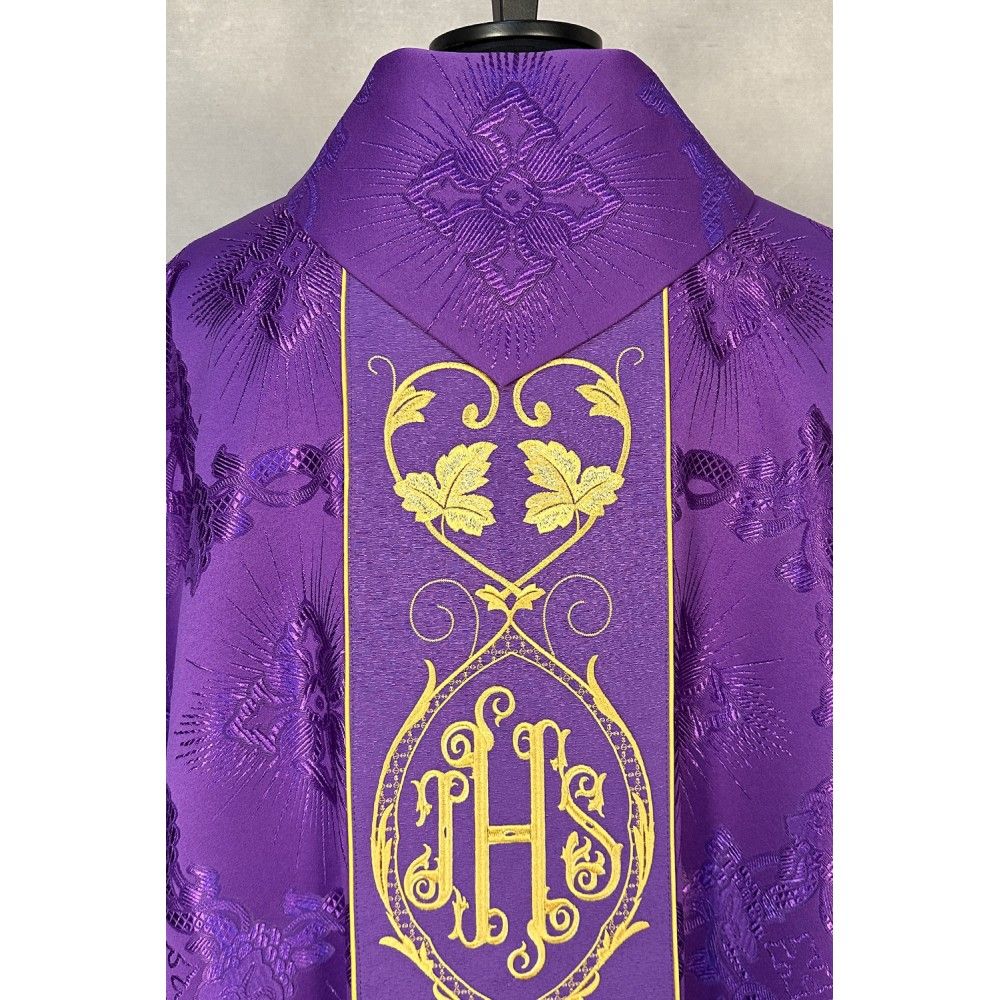 Ornat gotycki fioletowy, haftowany IHS (22K) - zdjęcie 5 - Ornat gotycki fioletowy, haftowany IHS (22K)