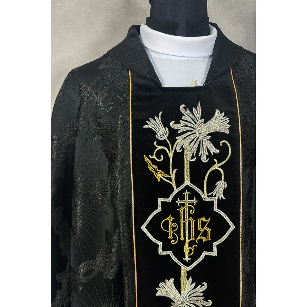 Ornat gotycki haftowany, czarny (51K) - zdjęcie 2 - Ornat gotycki haftowany, czarny (51K)