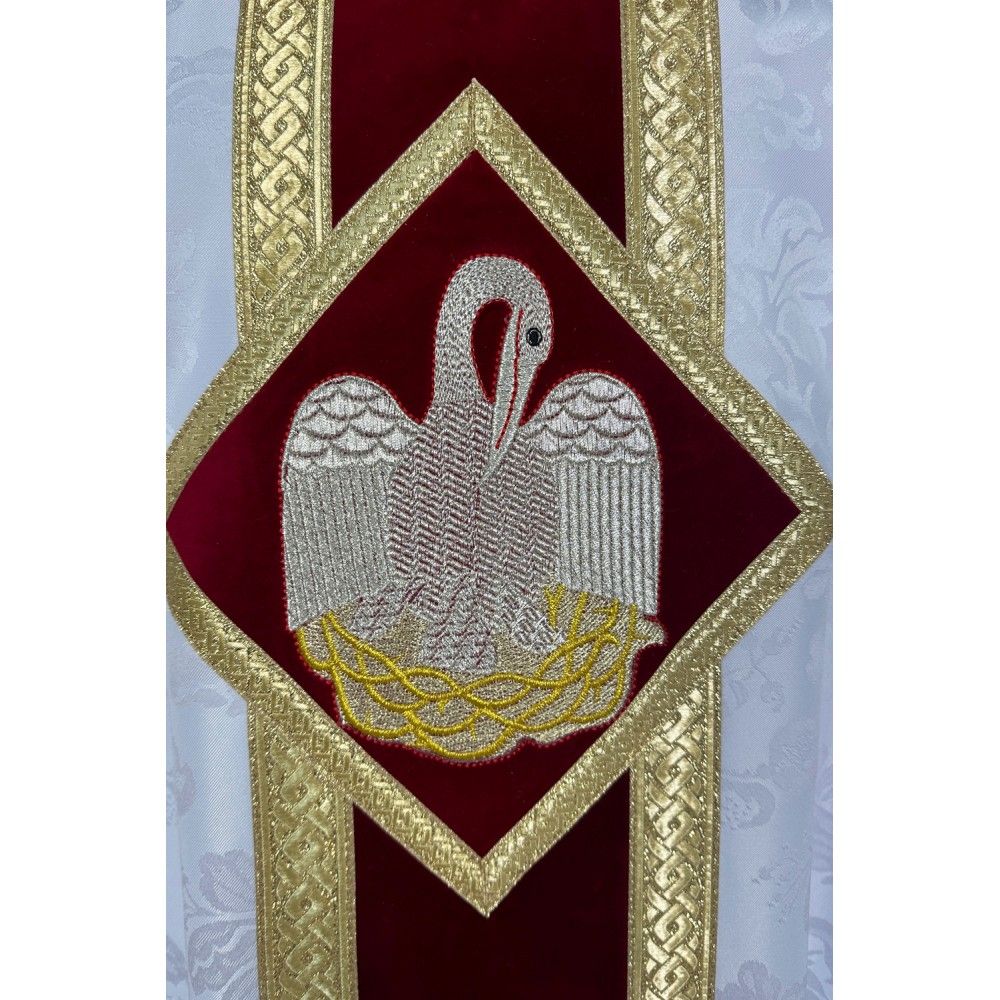 Ornat gotycki biały, aksamitny pas z haftem Pelikana (72K) - zdjęcie 3 - Ornat gotycki biały, aksamitny pas z haftem Pelikana (72K)