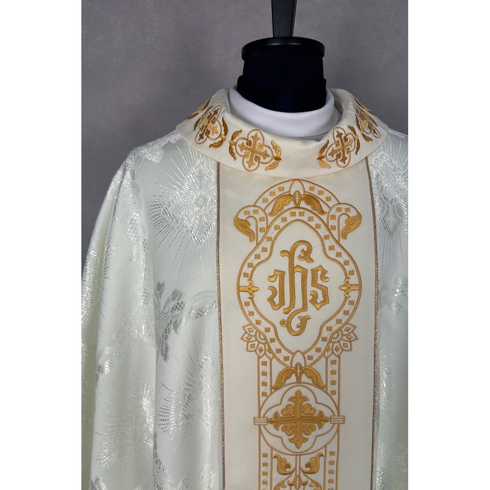 Ornat gotycki, haftowany IHS (82K) - zdjęcie 2 - Ornat gotycki, haftowany IHS (82K)