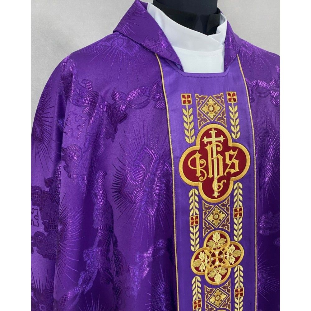 Ornat gotycki fioletowy, haftowany IHS (110K) - zdjęcie 3 - Ornat gotycki fioletowy, haftowany IHS (110K)