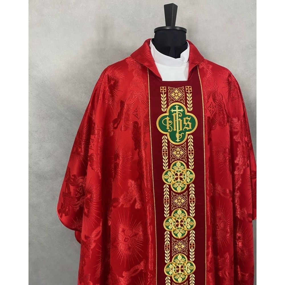 Ornat gotycki czerwony, haftowany IHS (112K) - zdjęcie 2 - Ornat gotycki czerwony, haftowany IHS (112K)