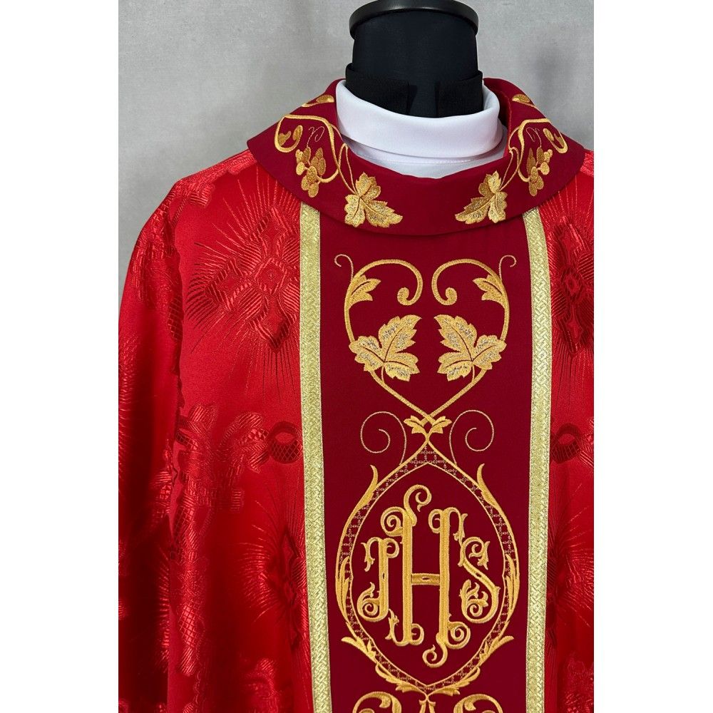 Ornat gotycki czerwony, haftowany IHS (117K) - zdjęcie 2 - Ornat gotycki czerwony, haftowany IHS (117K)