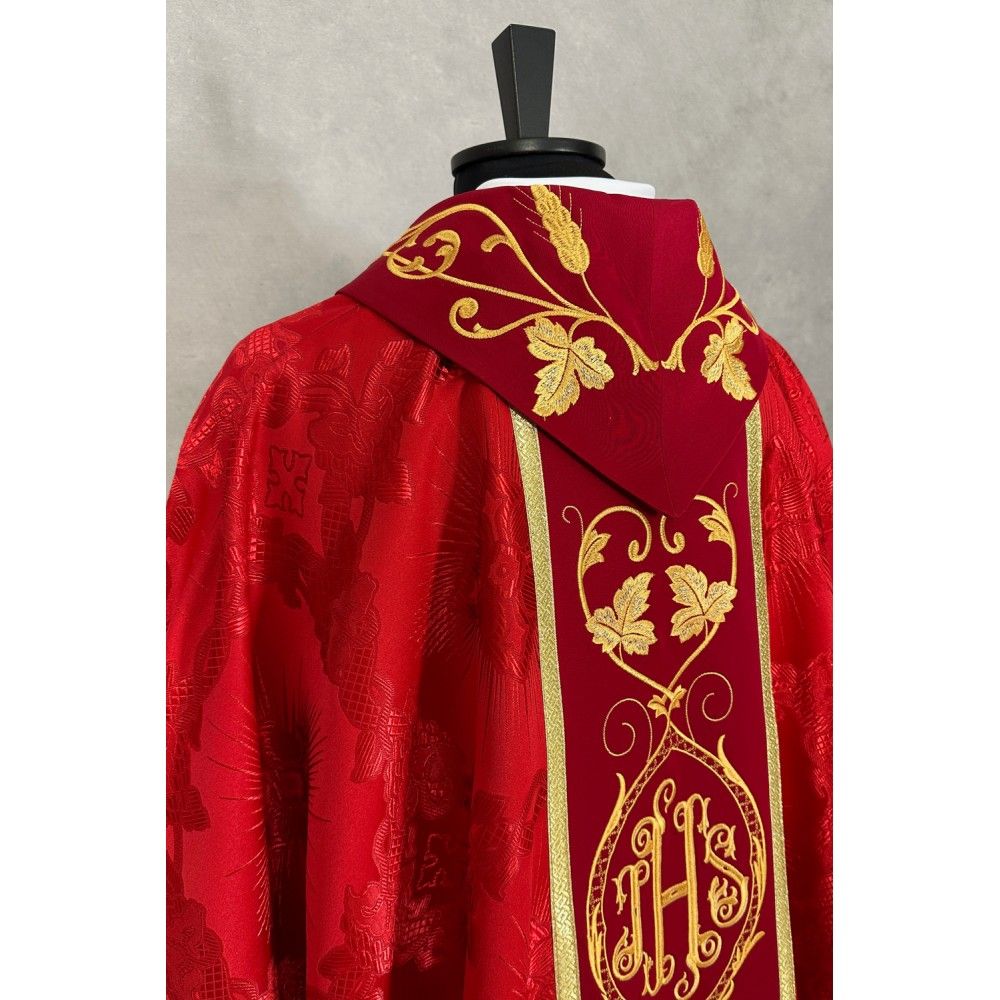 Ornat gotycki czerwony, haftowany IHS (117K) - zdjęcie 3 - Ornat gotycki czerwony, haftowany IHS (117K)