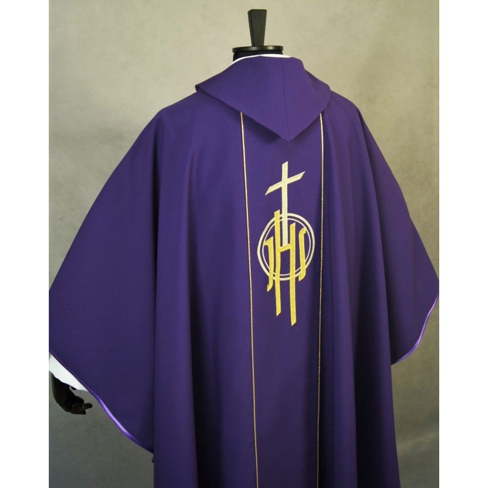 Ornat gotycki fioletowy, haftowany IHS (125K) - zdjęcie 3 - Ornat gotycki fioletowy, haftowany IHS (125K)
