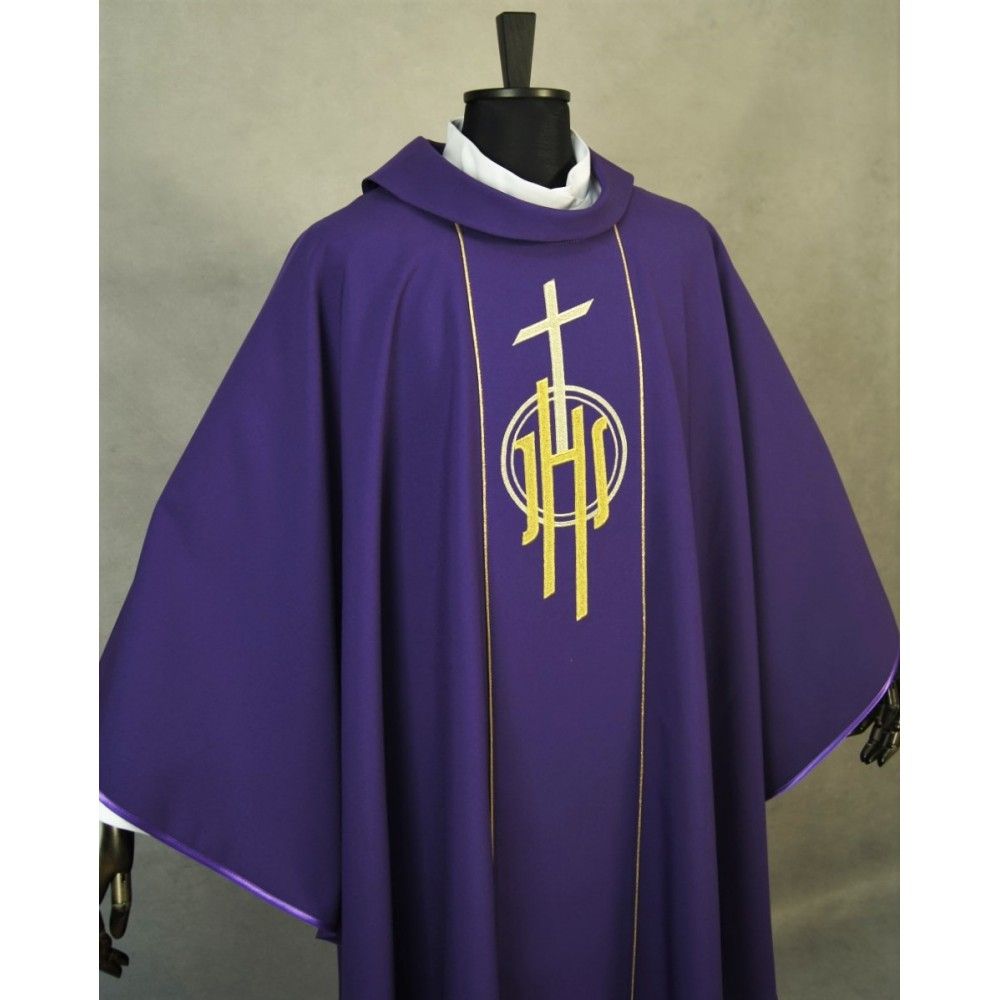 Ornat gotycki fioletowy, haftowany IHS (125K) - zdjęcie 2 - Ornat gotycki fioletowy, haftowany IHS (125K)