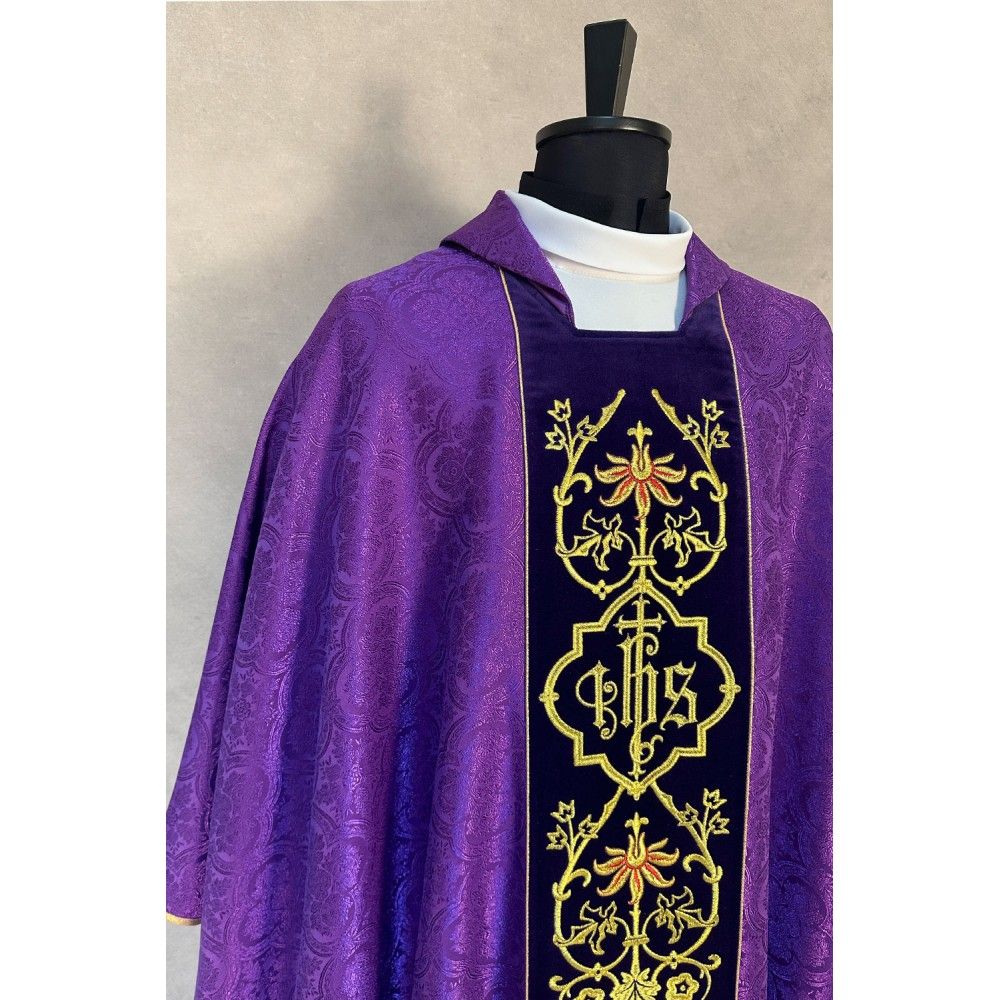 Ornat gotycki fioletowy, haftowany pas aksamit (151K) - zdjęcie 3 - Ornat gotycki fioletowy, haftowany pas aksamit (151K)