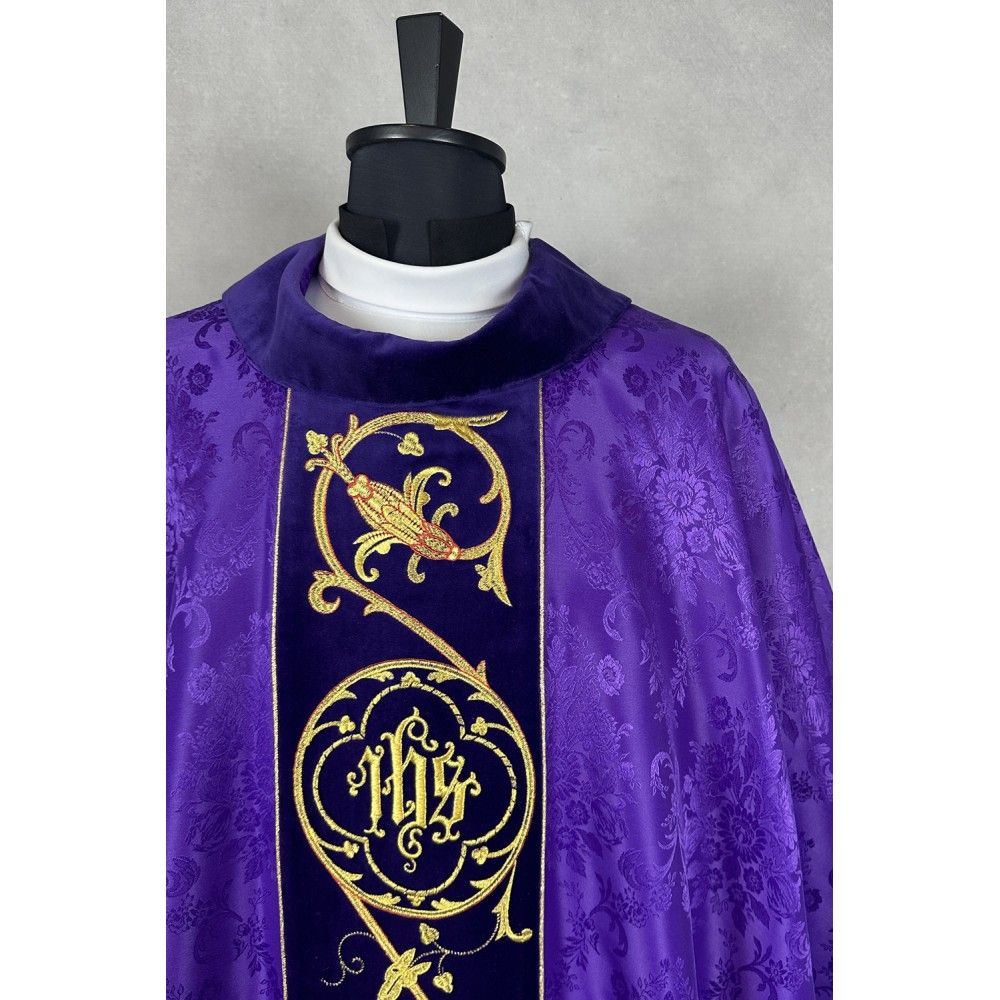 Ornat gotycki fioletowy, haftowany pas aksamit (205K) - zdjęcie 2 - Ornat gotycki fioletowy, haftowany pas aksamit (205K)