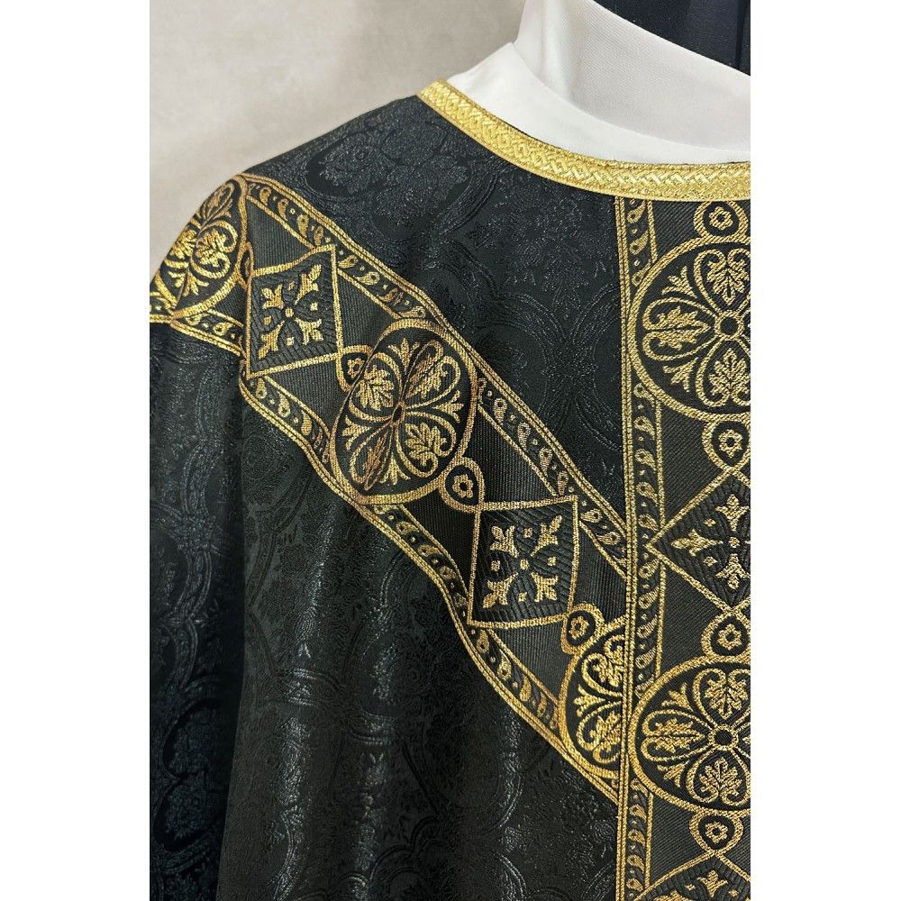 Ornat semi gotycki + stuła, kolor czarny, tkane pas (42K) - zdjęcie 2 - Ornat semi gotycki + stuła, kolor czarny, tkane pas (42K)