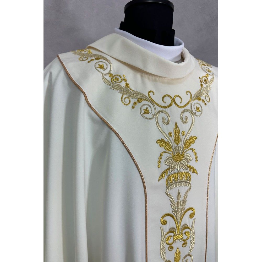 Ornat semi gotycki + stuła, kolor ecru, haftowane pasy (44K) - zdjęcie 2 - Ornat semi gotycki + stuła, kolor ecru, haftowane pasy (44K)