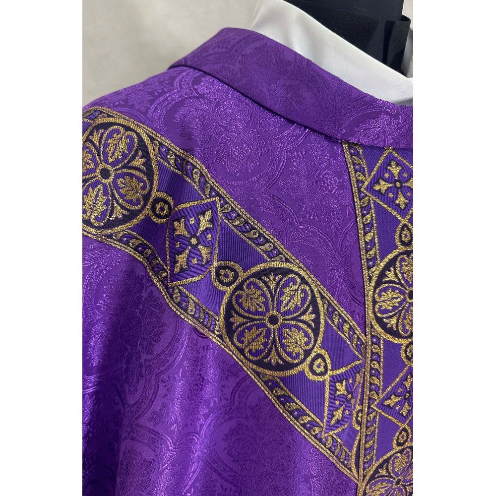 Ornat semi gotycki, fioletowy, tkanina żakard, pasy tkane (59K) - zdjęcie 2 - Ornat semi gotycki, fioletowy, tkanina żakard, pasy tkane (59K)