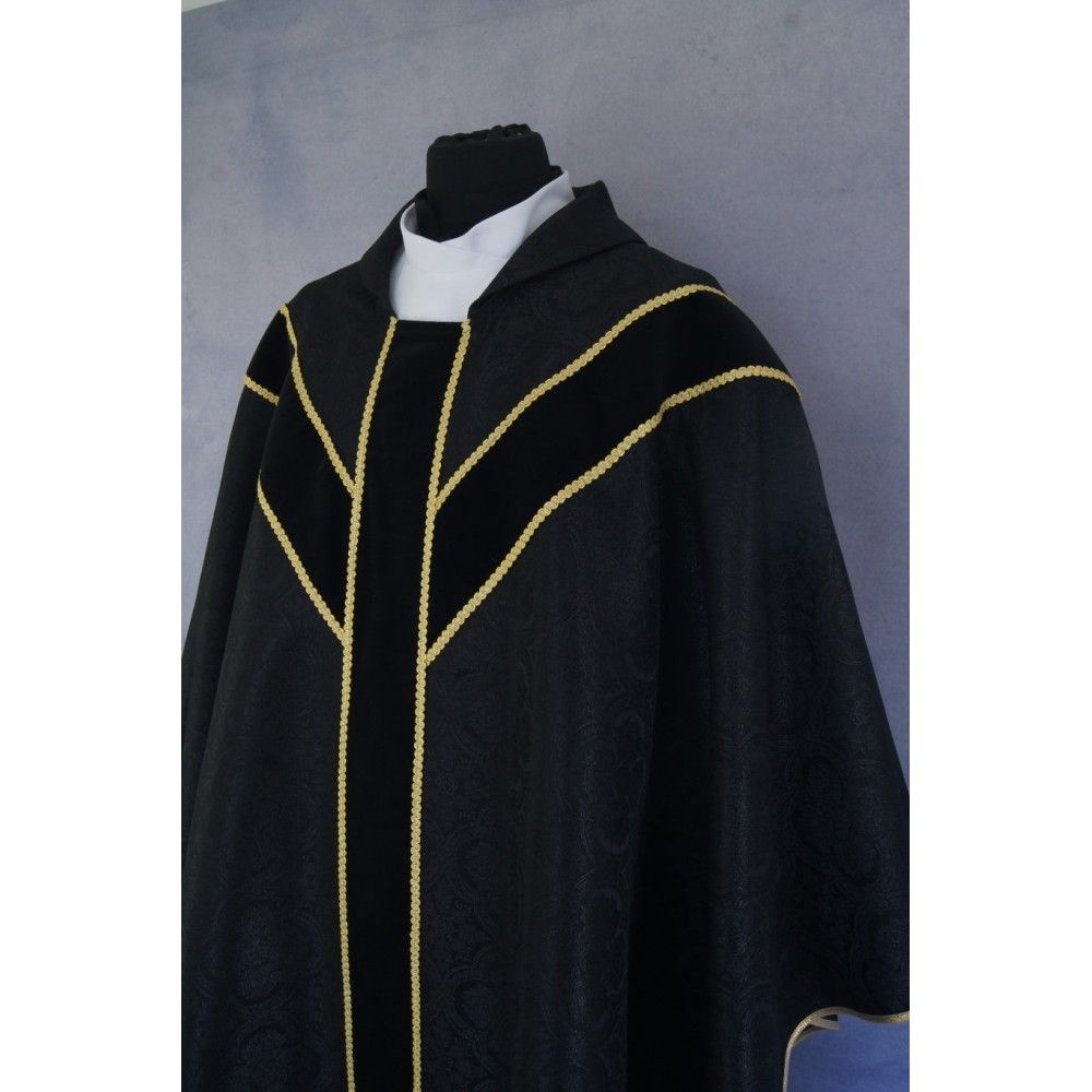Ornat semi gotycki + stuła, kolor czarny, aksamitny pas (64K) - zdjęcie 2 - Ornat semi gotycki + stuła, kolor czarny, aksamitny pas (64K)