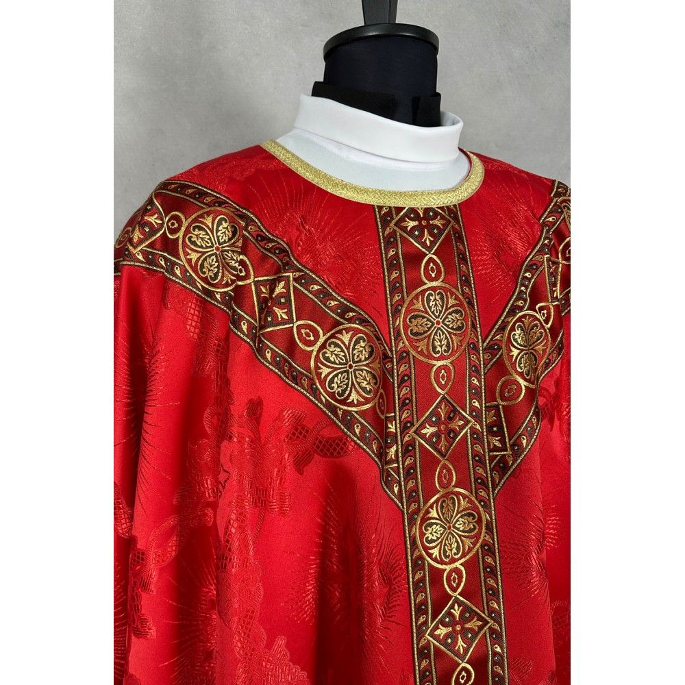 Ornat semi gotycki, czerwony, tkanina żakard, pasy tkane (77K) - zdjęcie 2 - Ornat semi gotycki, czerwony, tkanina żakard, pasy tkane (77K)
