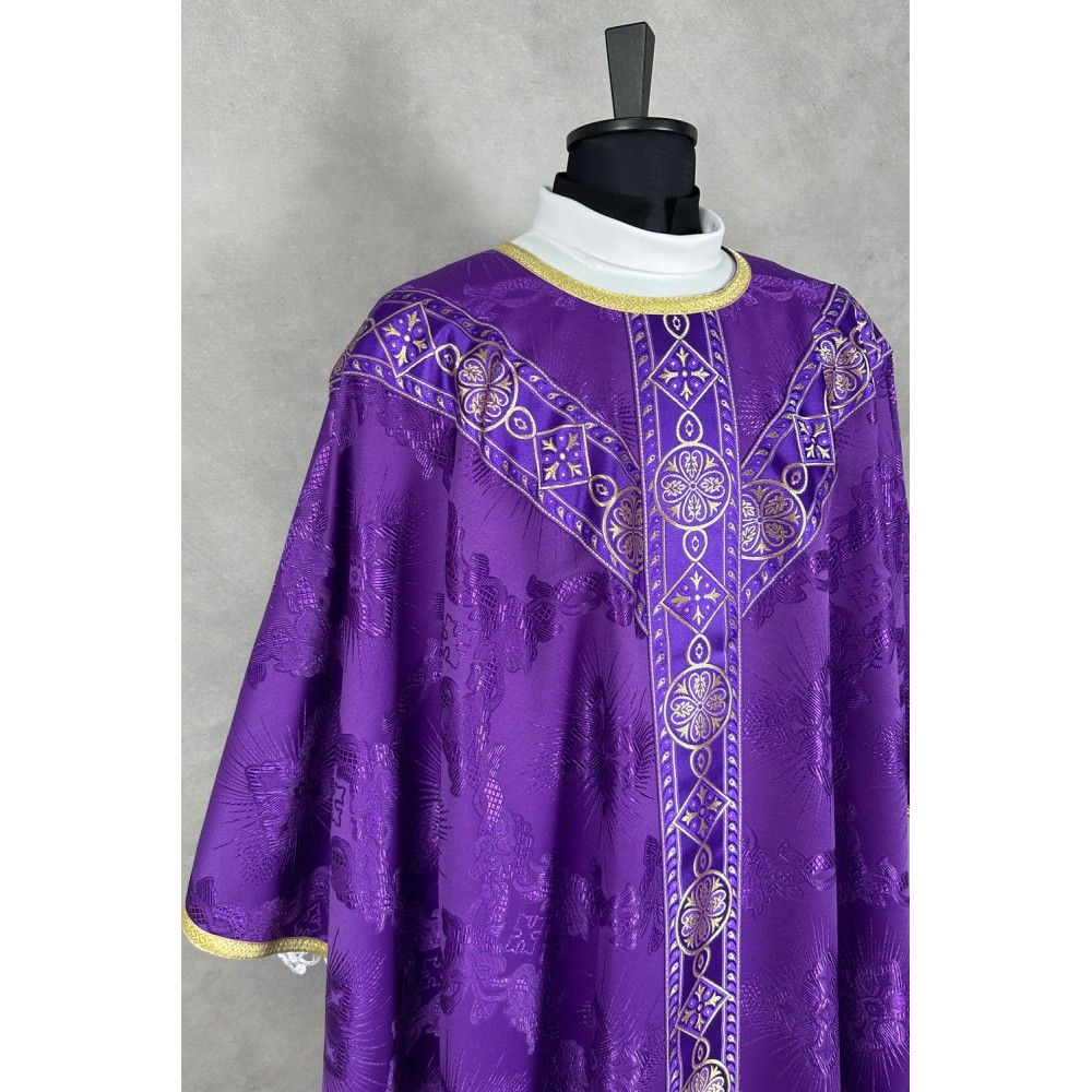 Ornat semi gotycki, fioletowy, tkanina żakard, pasy tkane (79K) - zdjęcie 2 - Ornat semi gotycki, fioletowy, tkanina żakard, pasy tkane (79K)