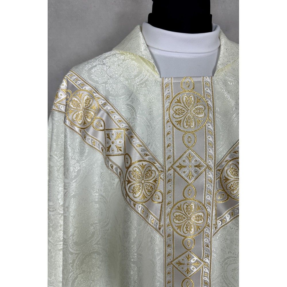 Ornat semi gotycki, ecru, tkanina żakard, pasy tkane (85K) - zdjęcie 2 - Ornat semi gotycki, ecru, tkanina żakard, pasy tkane (85K)