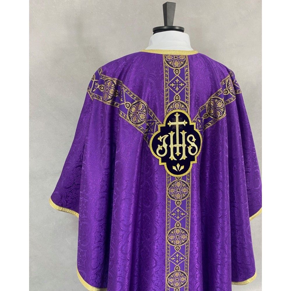 Ornat semi gotycki, fioletowy, tkanina żakard, pasy tkane (86K) - zdjęcie 2 - Ornat semi gotycki, fioletowy, tkanina żakard, pasy tkane (86K)