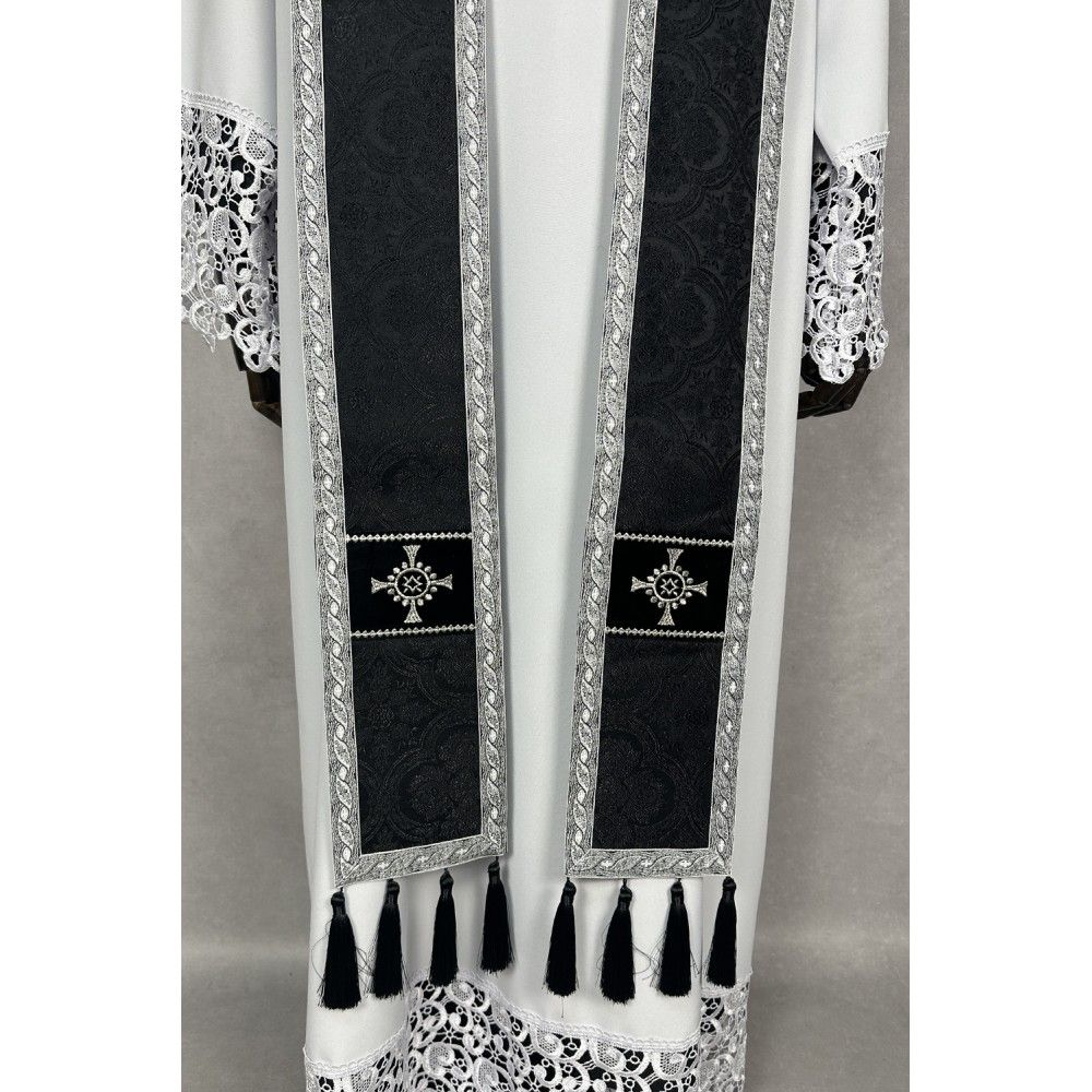 Ornat semi gotycki czarny + akcesoria, tkanina żakard, pasy aksamit (105K) - zdjęcie 3 - Ornat semi gotycki czarny + akcesoria, tkanina żakard, pasy aksamit (105K)