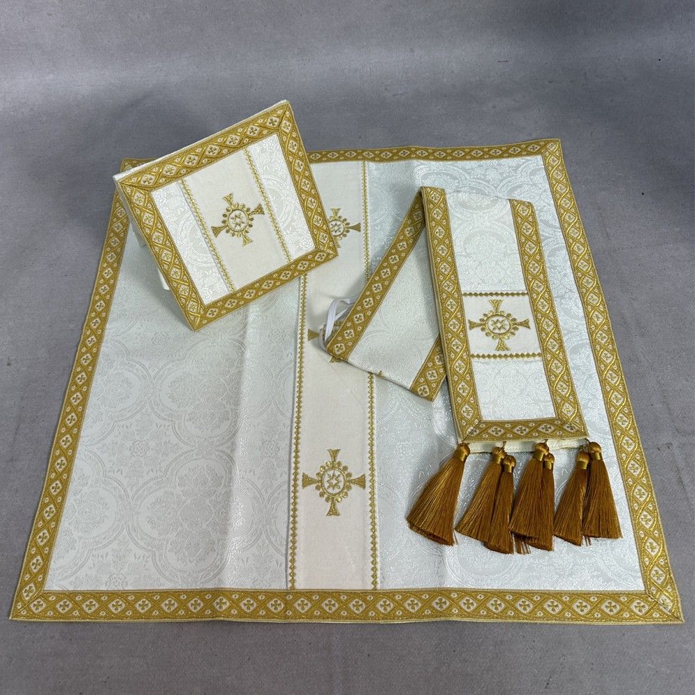 Ornat semi gotycki ecru + akcesoria, tkanina żakard, pasy aksamit (107K) - zdjęcie 2 - Ornat semi gotycki ecru + akcesoria, tkanina żakard, pasy aksamit (107K)