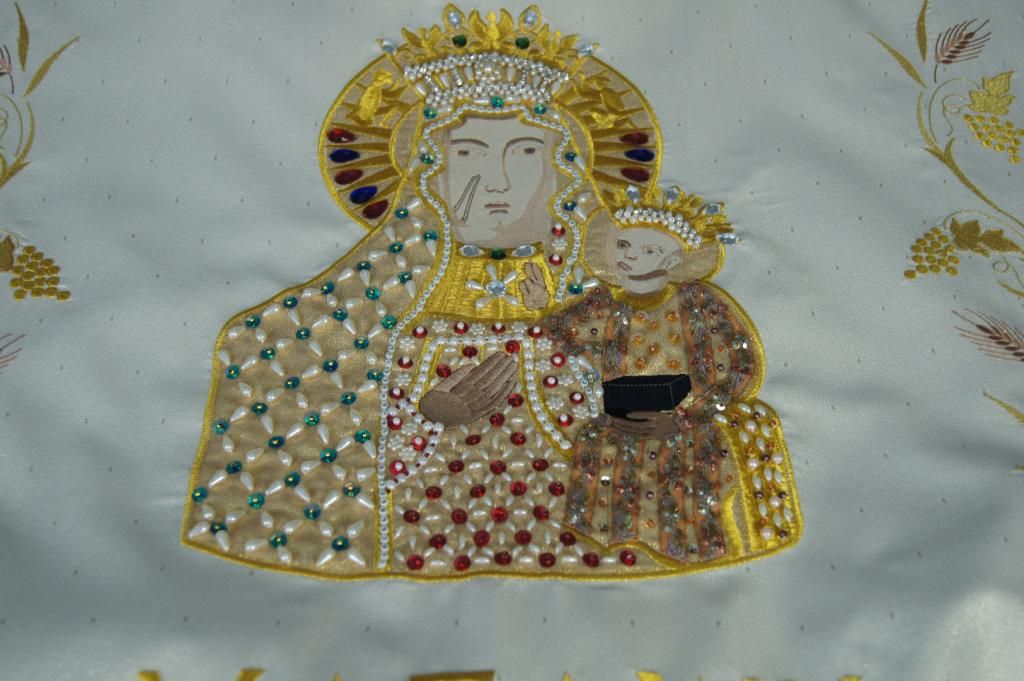 Chorągiew haftowana jednostronna - MB Częstochowska - zdjęcie 2 - Chorągiew haftowana jednostronna - MB Częstochowska