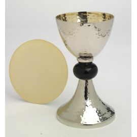 Kielich srebrny z czarnym pierścieniem - 20 cm.