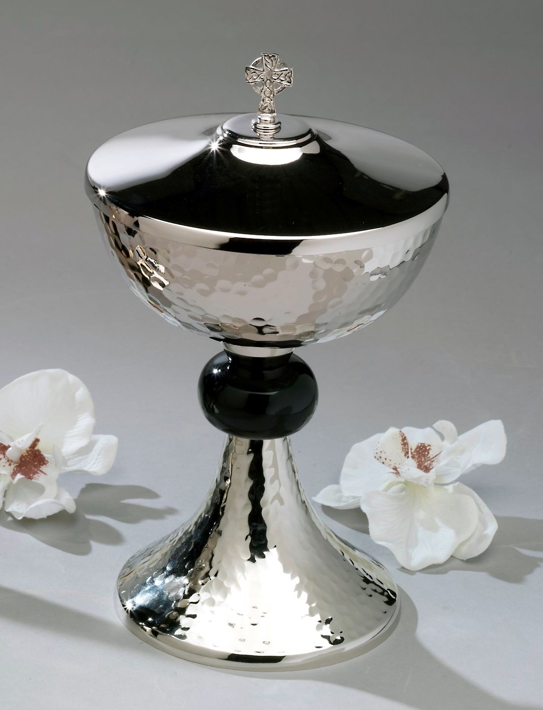 Puszka srebrna z czarnym pierścieniem - 24 cm