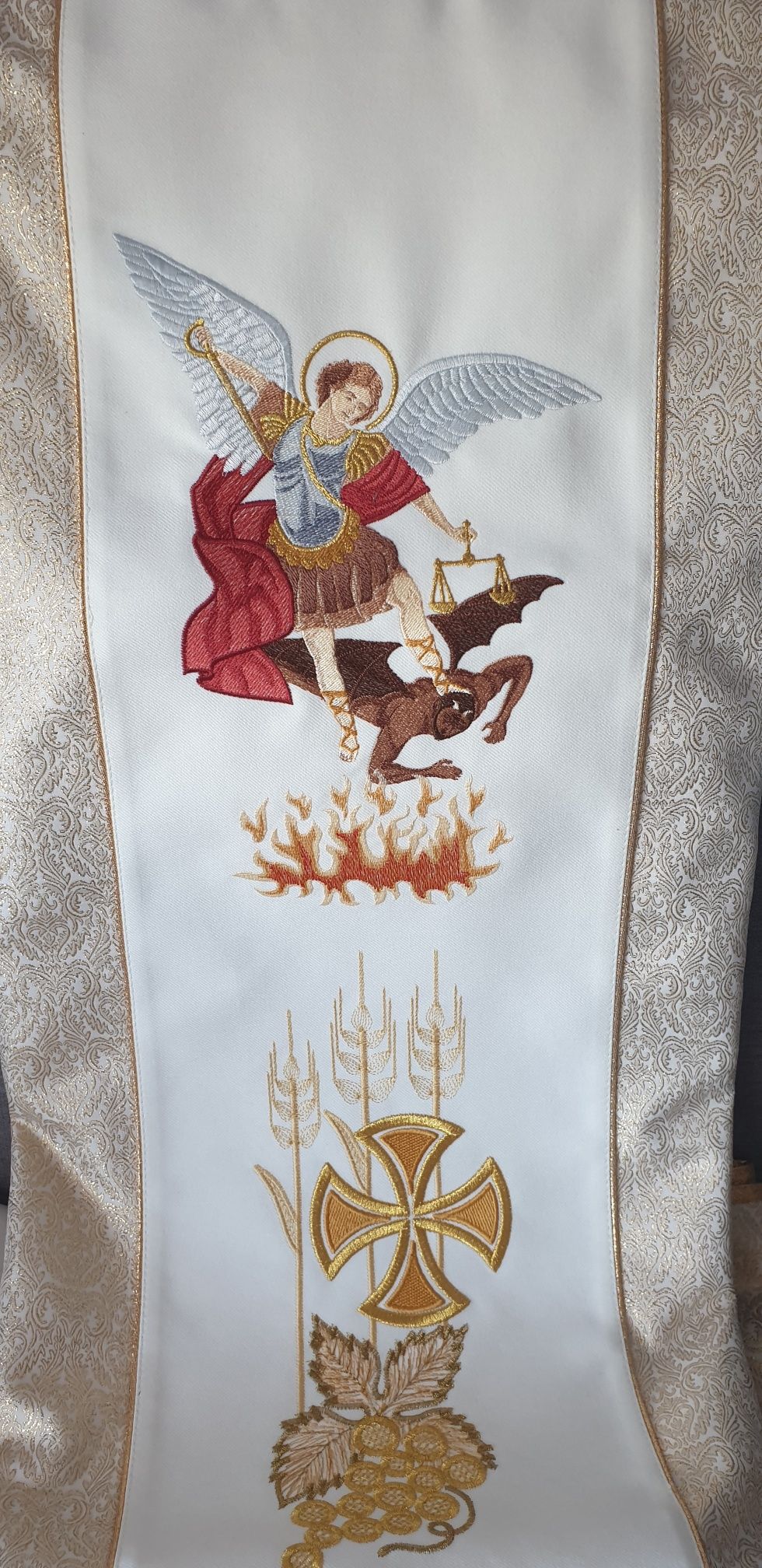 Ornat haftowany Michał Archanioł - zdjęcie 4 - Ornat haftowany Michał Archanioł