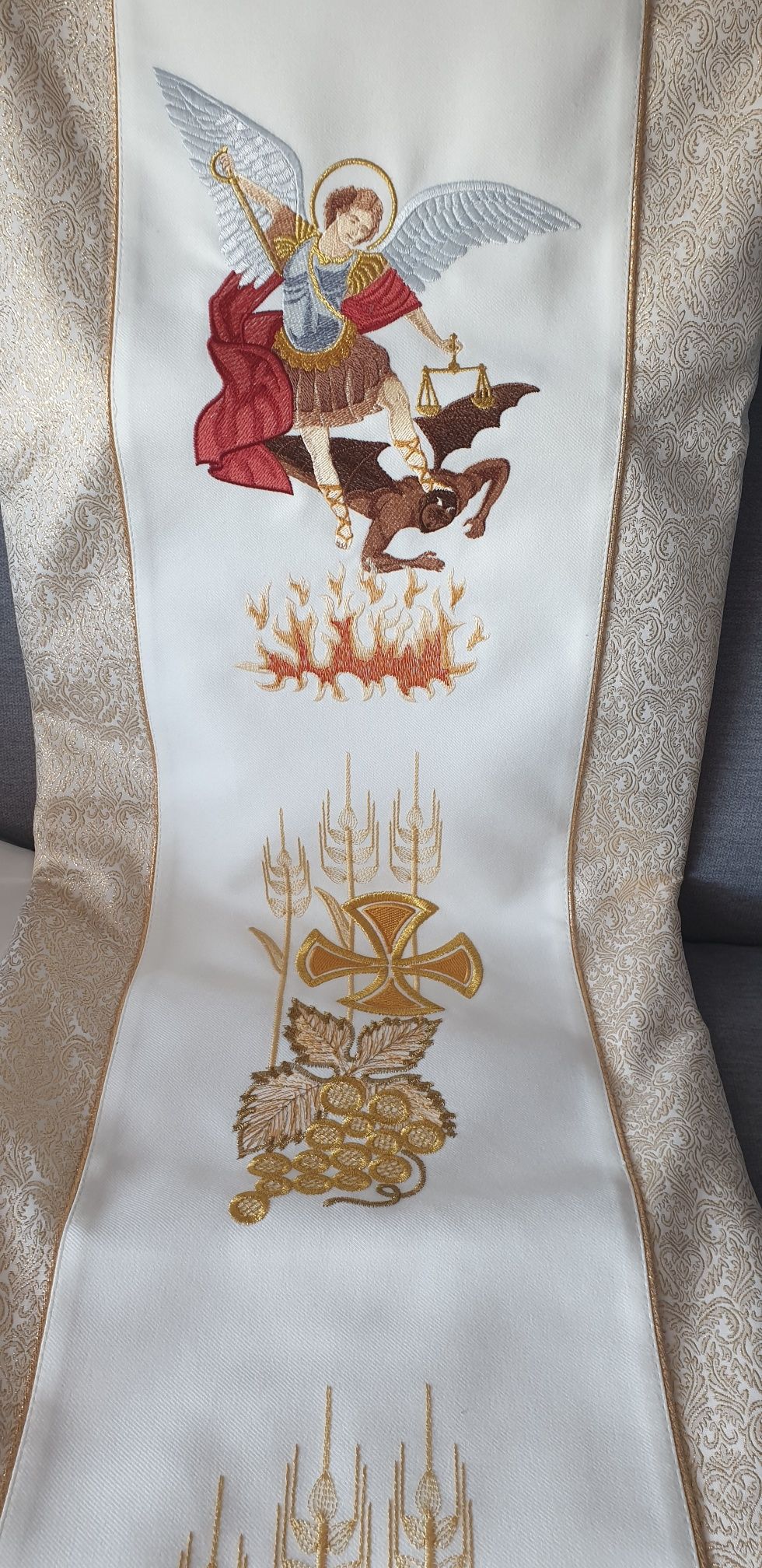 Ornat haftowany Michał Archanioł - zdjęcie 5 - Ornat haftowany Michał Archanioł