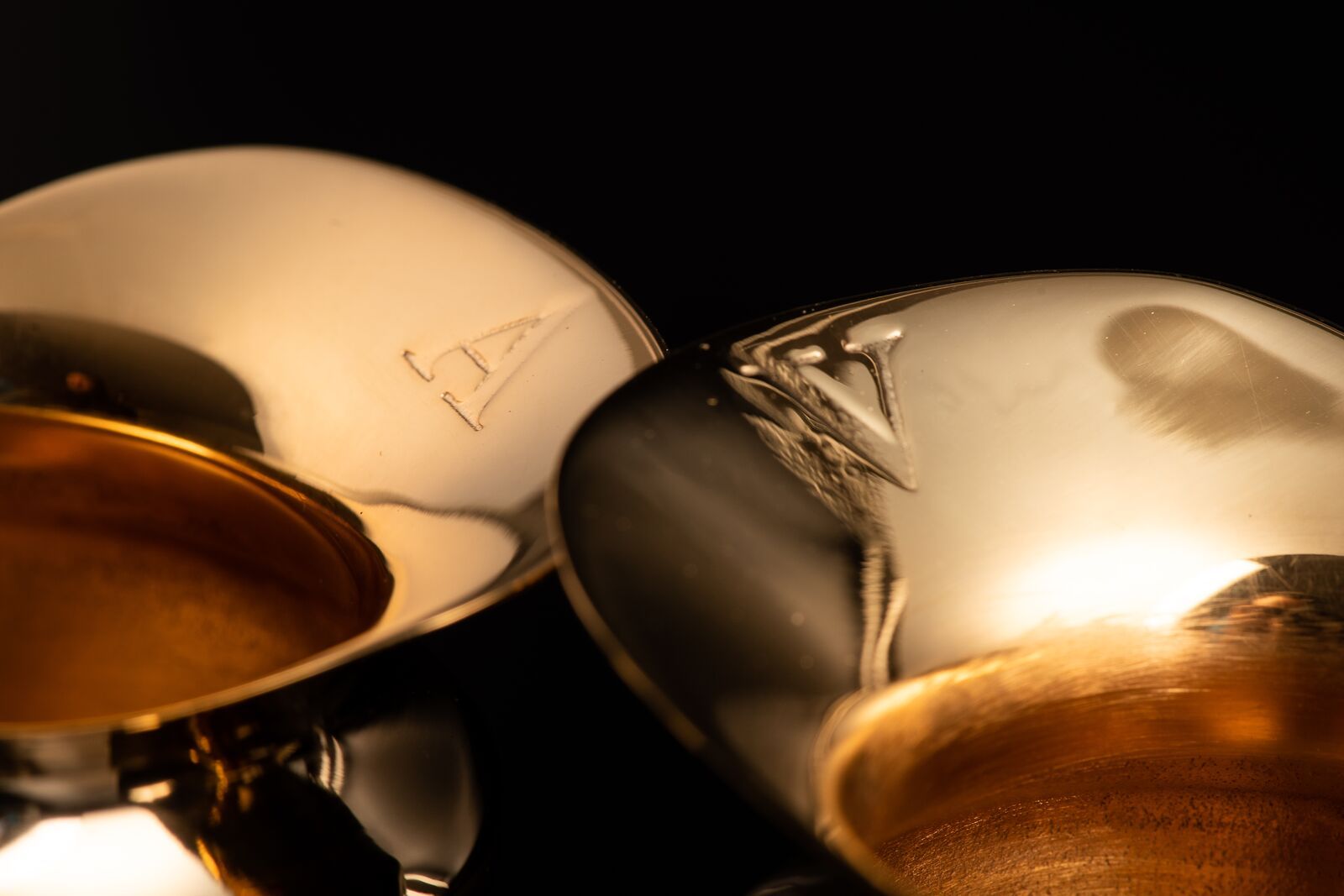 Zestaw dzbanków do wody i wina - mosiądz pozłacany - zdjęcie 3 - Zestaw dzbanków do wody i wina - mosiądz pozłacany