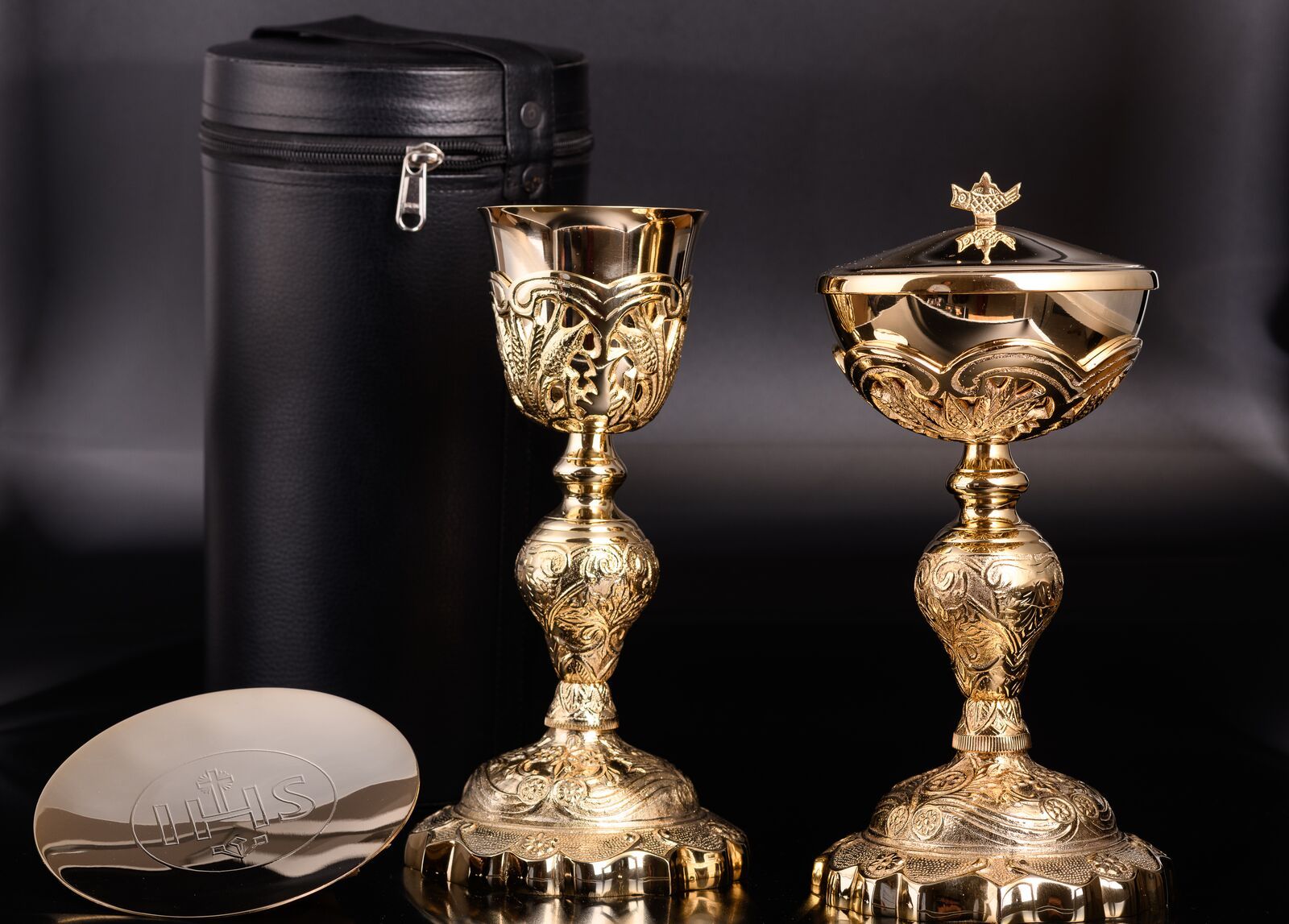 Komplet kielich + puszka + patena + 2 futerały (15)