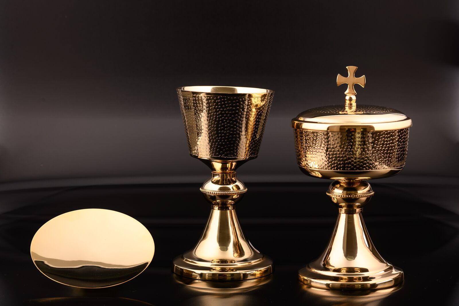 Komplet kielich + puszka + patena (18)