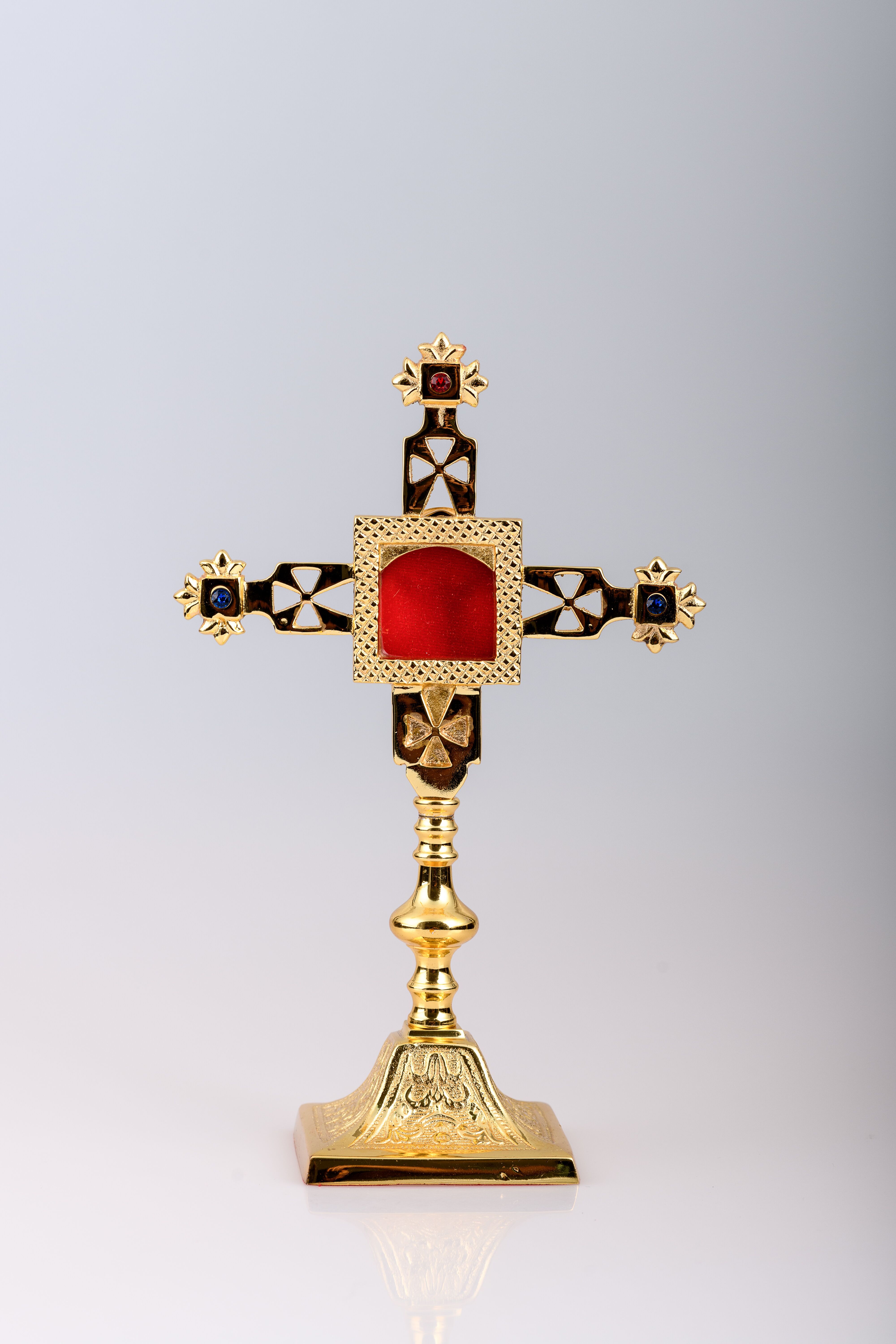 Relikwiarz pozłacany 25 cm + kamienie ozdobne (11)