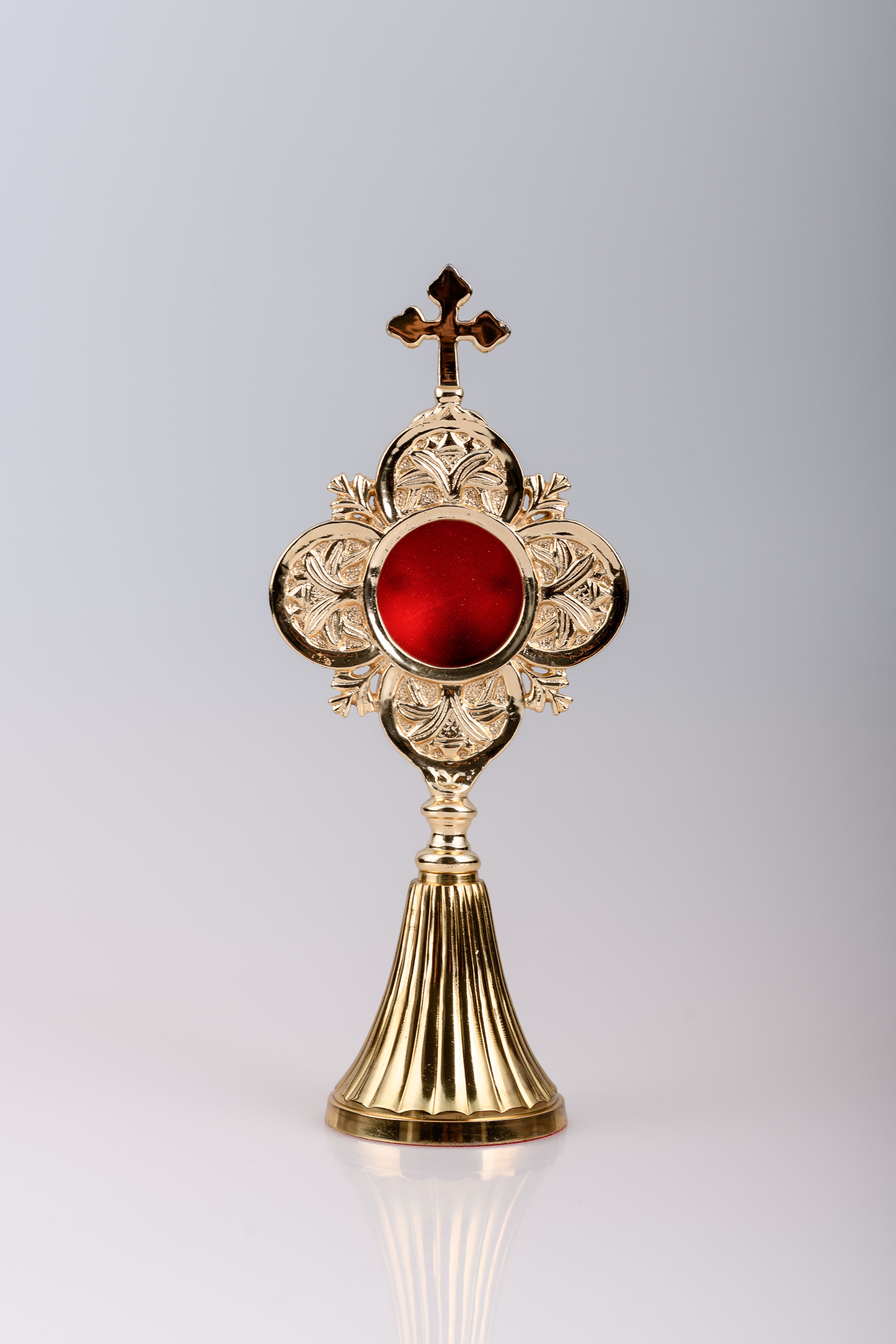 Relikwiarz pozłacany 22 cm (18)