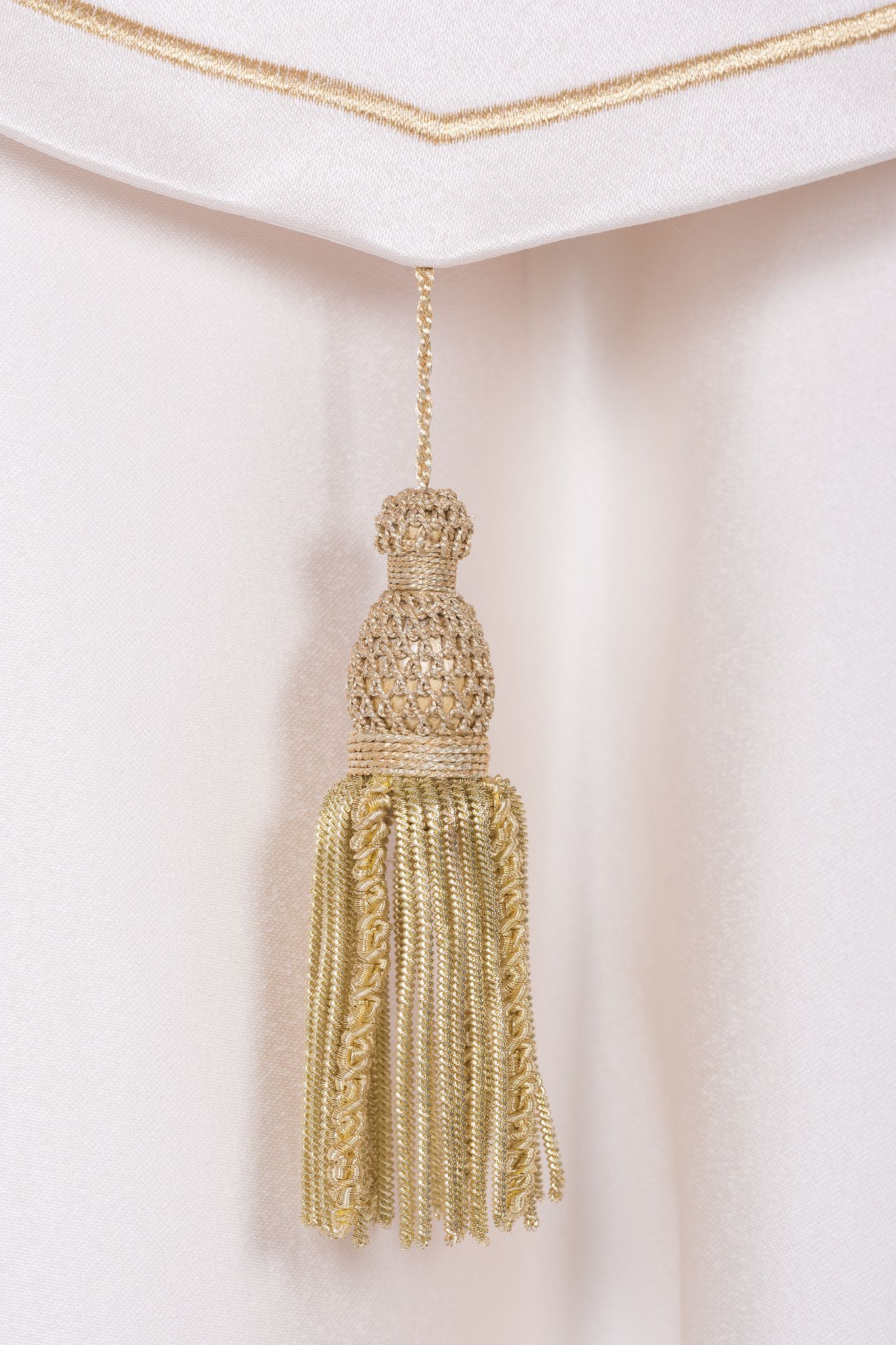 Kapa liturgiczna haftowana IHS - ecru (44) - zdjęcie 4 - Kapa liturgiczna haftowana IHS - ecru (44)