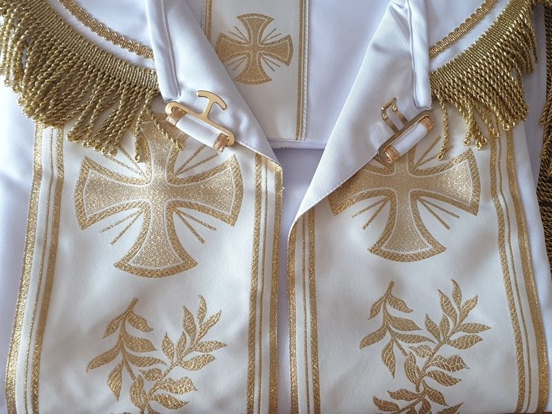 Kapa biała złote pasy - zdjęcie 2 - Kapa biała złote pasy