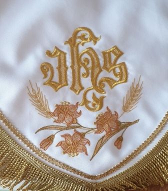 Kapa biała złote pasy - zdjęcie 3 - Kapa biała złote pasy