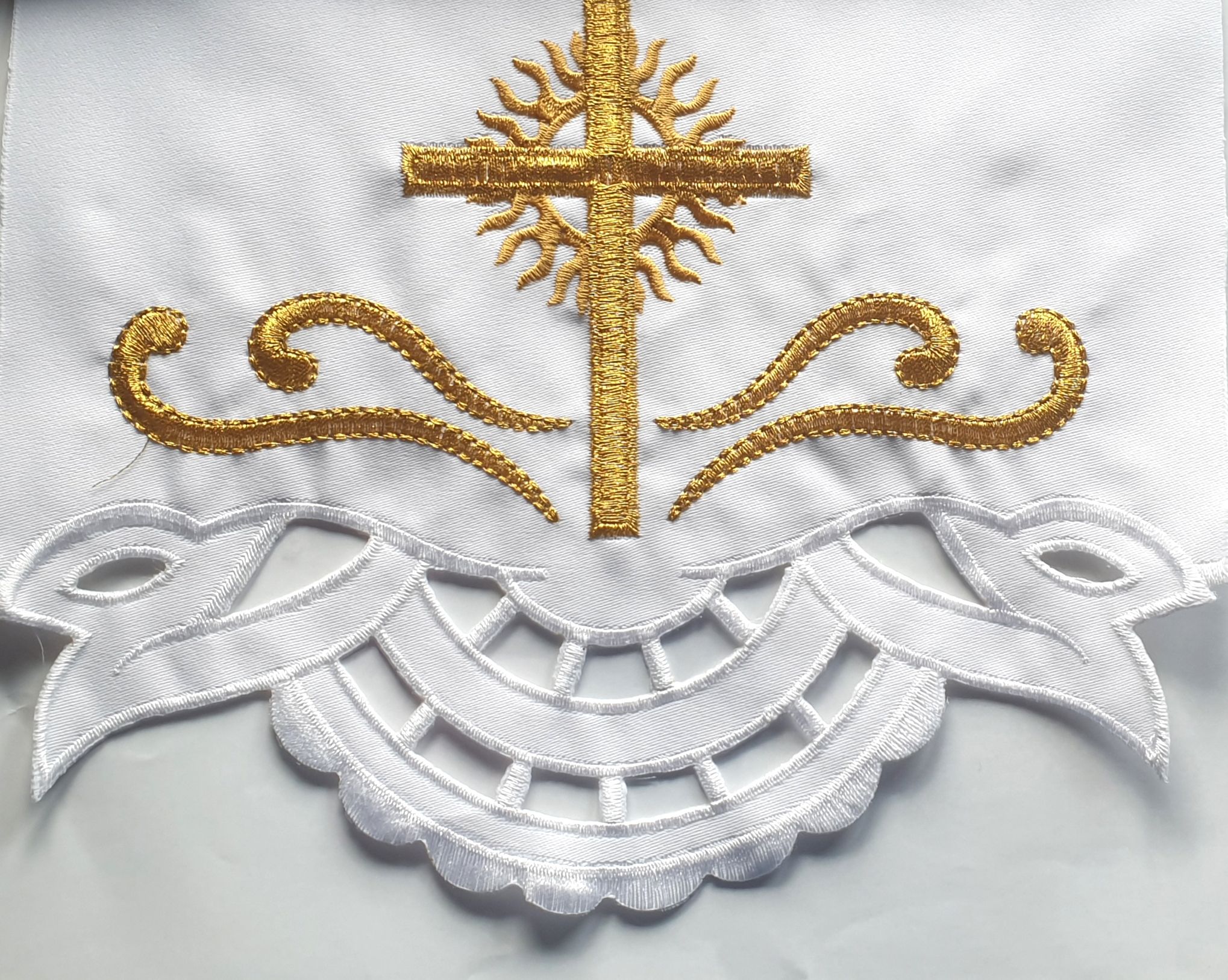 Obrus ołtarzowy haftowany - wzór eucharystyczny (116) - zdjęcie 2 - Obrus ołtarzowy haftowany - wzór eucharystyczny (116)