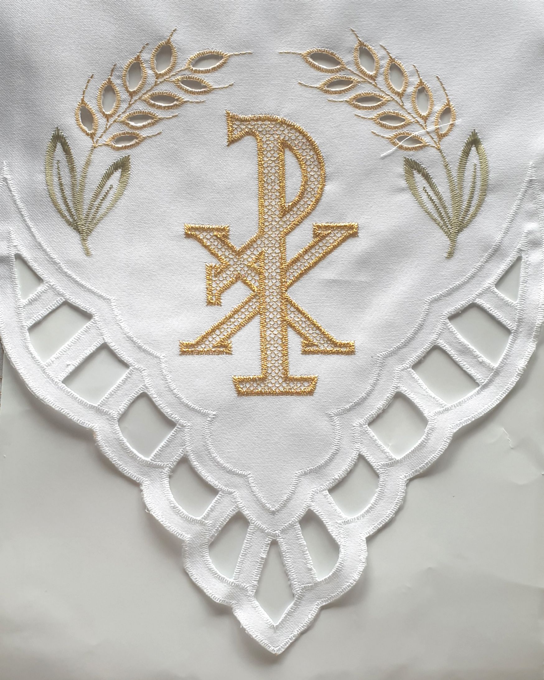 Obrus ołtarzowy haftowany - wzór eucharystyczny (149) - zdjęcie 2 - Obrus ołtarzowy haftowany - wzór eucharystyczny (149)