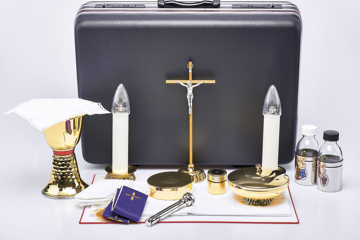 Komplet podróżny dla kapłana - walizka celebransa (15)